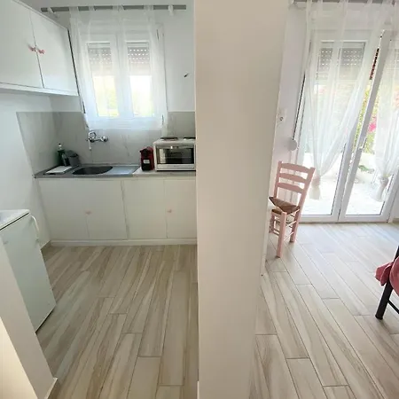 Nemesis Apartment Aegina